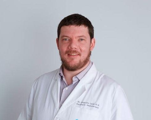 Dr. Augusto León